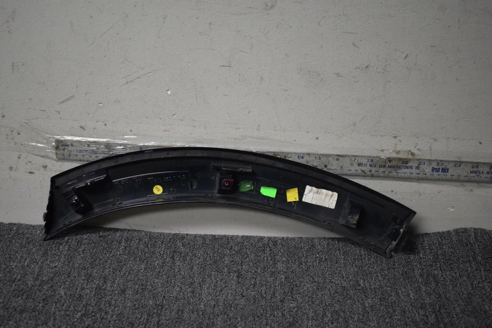 Porsche Cayenne 2019-2020 moldura de apertura de rueda delantera izquierda OEM Foto 4 de 4