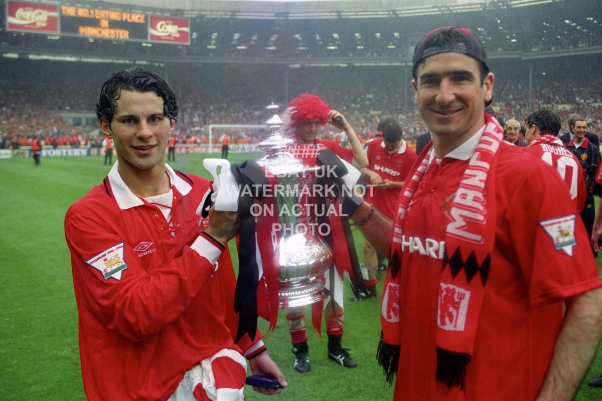 ERIC CANTONA & RYAN GIGGS CELEBRATE AS MANCHESTER UNITED BECOME LEAGUE