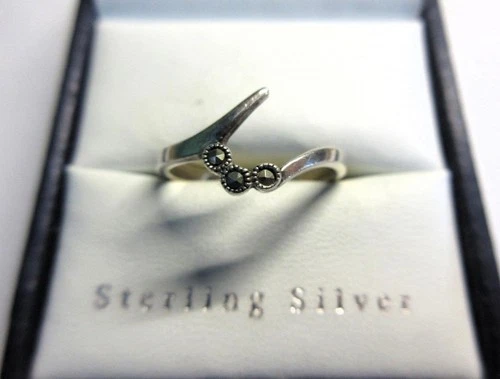 Vintage SOLID SILVER & MARCASITE Wrap Around Design BAND RING