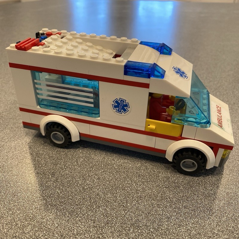 Lego 4431 City Ambulance Set With with Mini Figure Incomplete As Is