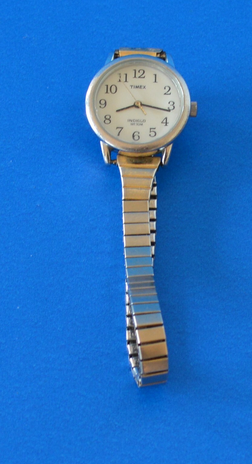 Timex Indiglo Easy Reader Watch with Night Light Feature-image