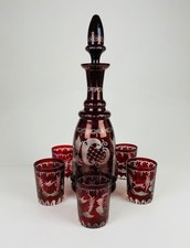 Vintage-Set rubinroter gravierter Kristall Karaffe und 5 Gläser Böhmen