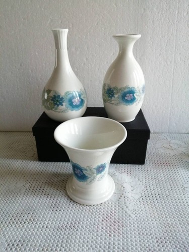 3 x Wedgwood Bone China Vase-2x Height 5 inches 1 x 3.5inch- Clementine Pattern - Picture 6 of 9