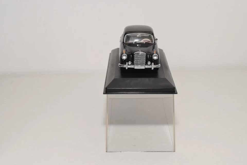 A47 1:43 MINICHAMPS 430 033000 MERCEDES-BENZ 220 SALOON 1956/59 黑色 完好带盒 — 第 3/4 张图片