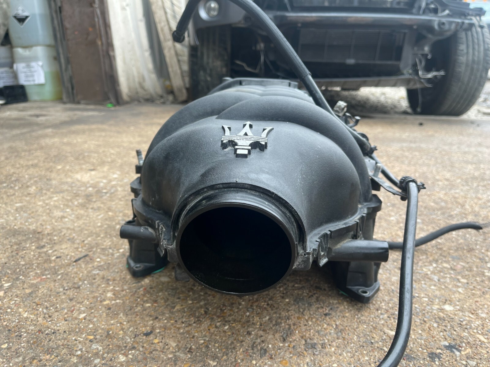 2007 Maserati Quattroporte 4.2L V8 engine AIR INTAKE MANIFOLD OEM