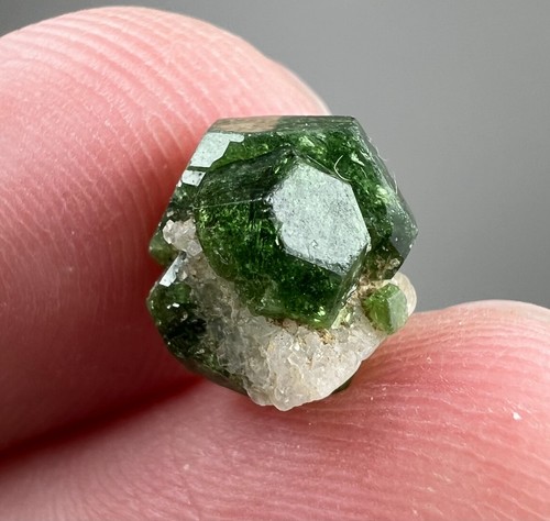 3.80 Ct Dravite Tourmaline From Skardu Pakistan - Picture 10 of 13
