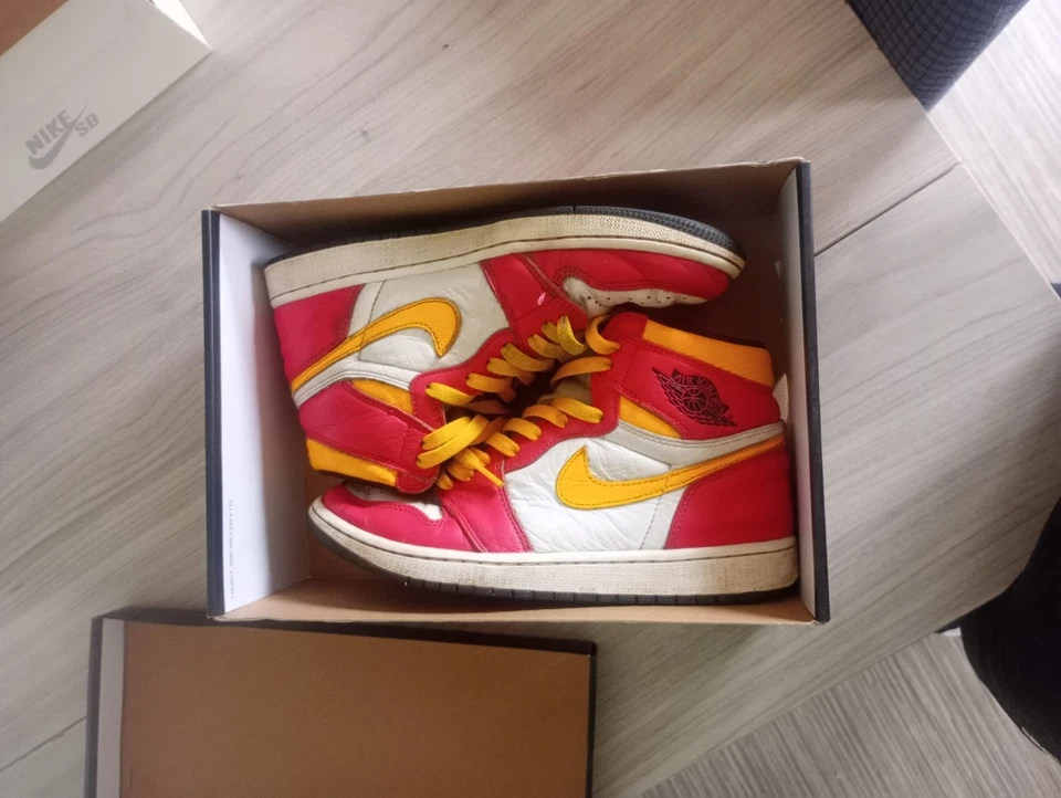 nike air jordan 1 retro high og ‘light fusion red’ uk8 BNWB, photo 4 of 5