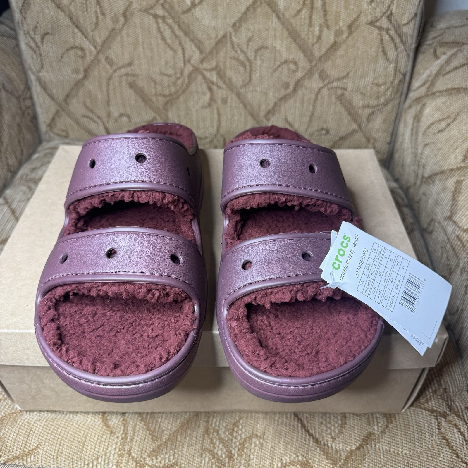 CROCS CLASSIC COZZZY SANDAL Dark Cherry Fuzzy Fur Lined Slippers Slides Men’s 10