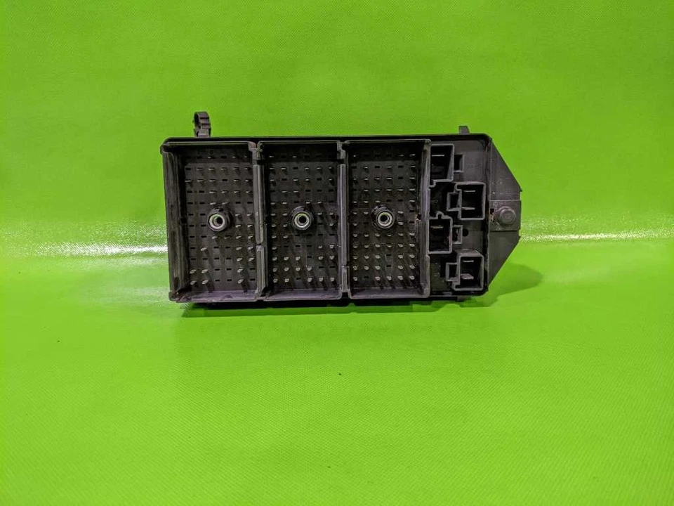 00-05 CENTURY ENGINE FUSE RELAY BOX OEM 4178-7 - Image 3 of 3