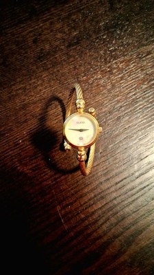 Gucci Vintage 11/12.2 Quartz Bangle Watch Women 2700.L Series Gold
