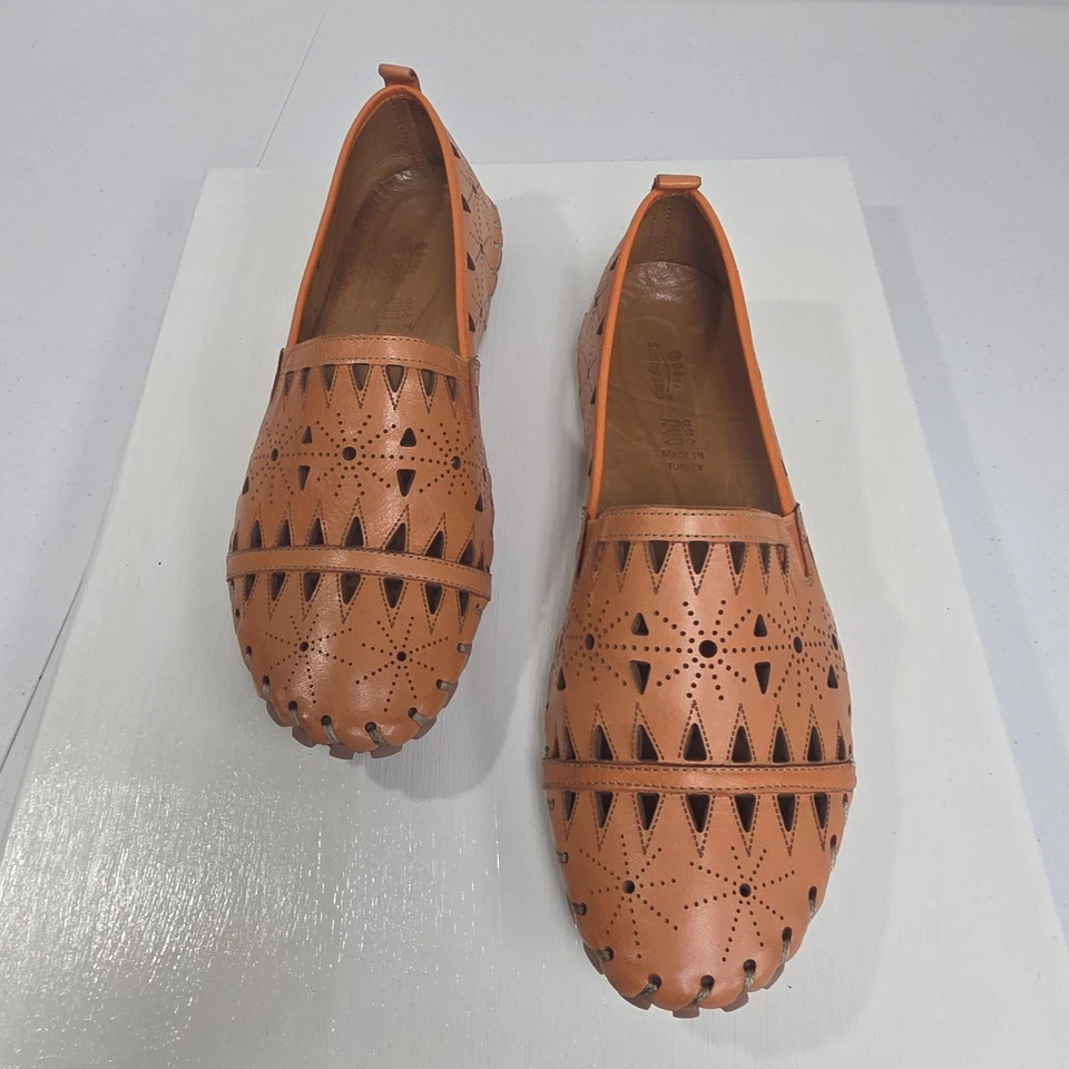 Spring Step Shoes Womens Size EU 40 Tan Leather Perforated Slip On Flat Loafers - Image 2 of 4