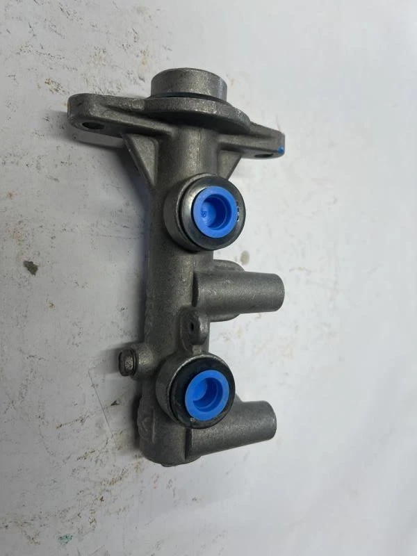 Cilindro mestre de freio para Chevrolet Spectrum 85-88 Isuzu I-Mark 85-89 M39547 - Imagem 2 de 3