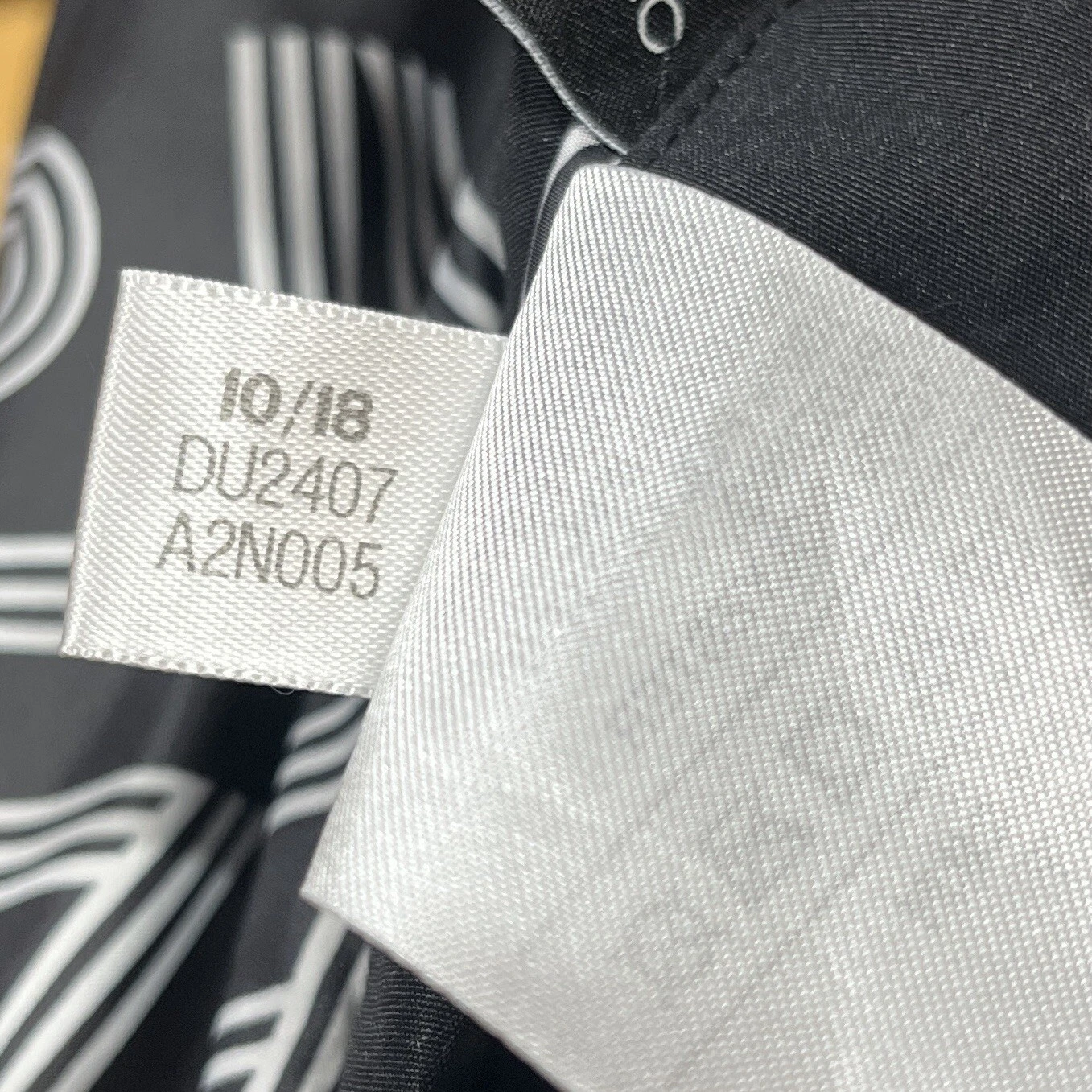 Adidas Neo Reversible Puffer Hoodie Jacket Medium Black Logo Graphic Print - product detail image 12