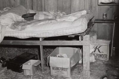 Innenraum der Bauarbeiterhütte 4x6 Foto