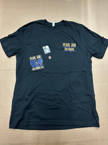 Pearl Jam - Baltimore, MD 09.12.24 Button Sticker Token Tee Shirt L *SOLD OUT*! - Bild 1 von 2