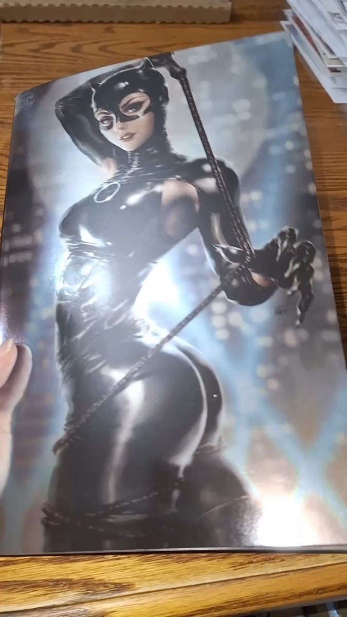 ⭐FOIL⭐ BATMAN CATWOMAN: GOTHAM WAR SCORCHED EARTH (KENDRICK LIM