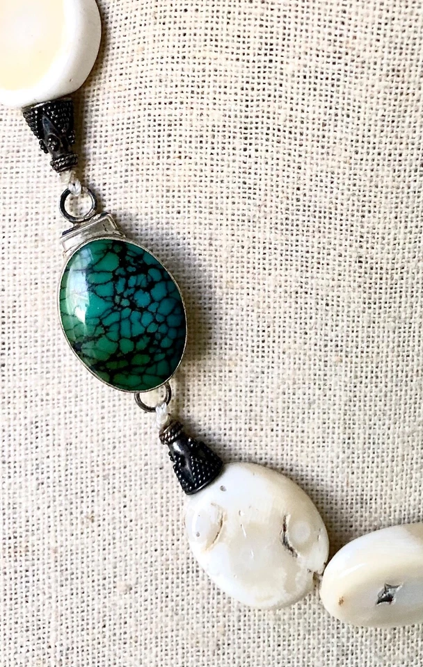 Collar Vintage Tibetano Blanco Coral + Gemas Turquesa Hubei en Plata Tibetana Foto 4 de 4