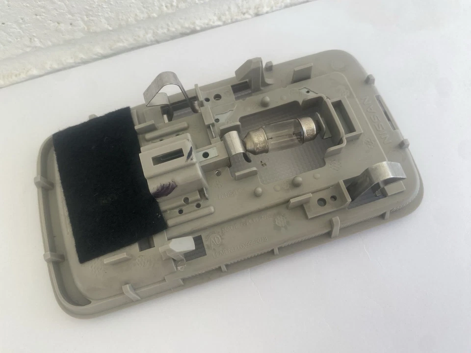 Nissan Sentra 2017-2019 techo trasero cúpula interruptor de luz mapa de lectura OEM Foto 4 de 4