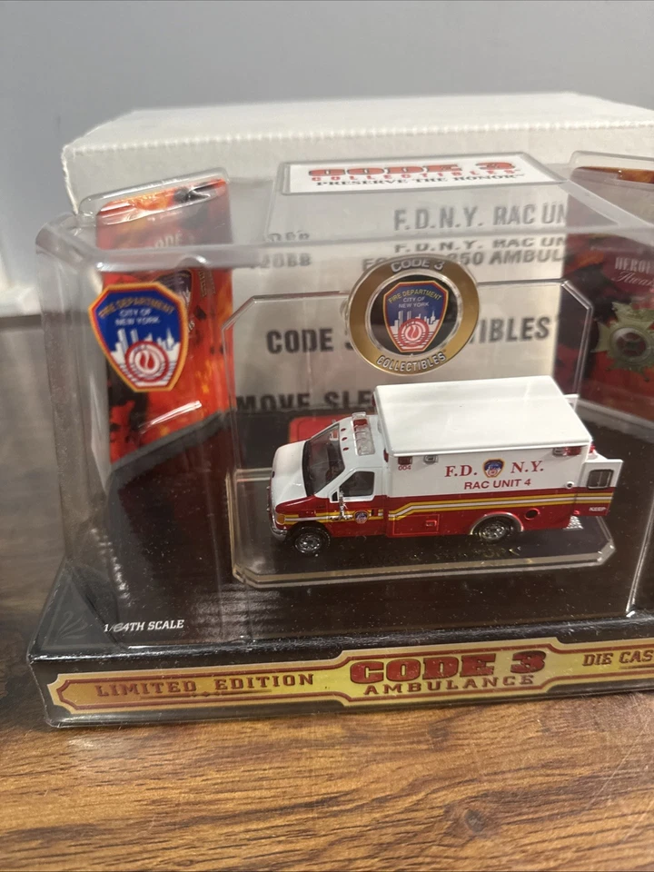 Code 3 Collectables F.D.N.Y Rac Unit Ford E-350 Ambulance 12068 New in Box - Image 3 of 4