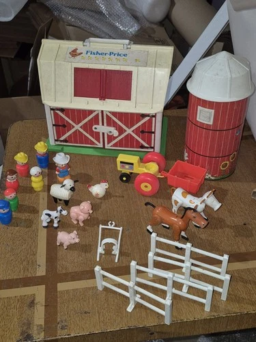 Vintage 1986 Fisher Price Farm Barn Silo #2501 Animals People Tractor...Extras