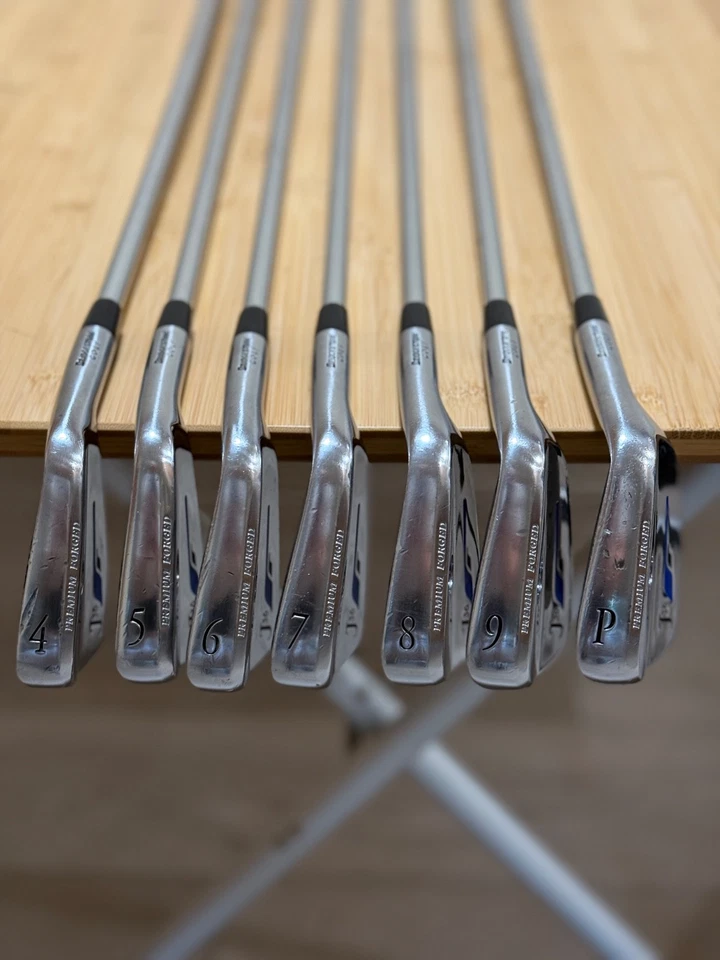 Juego de hierro forjado Bridgestone J36 4-PW con Steel Project X 6.0 Flighted Foto 2 de 4