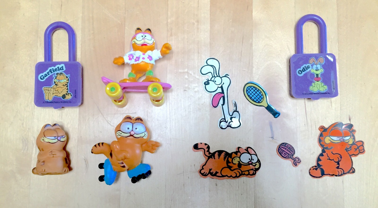 Vintage GARFIELD Toys Collectibles Promos Figures Colorforms Lot Odie ...