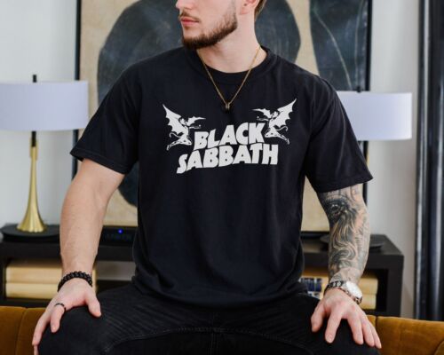 Camiseta Black Sabbath Henry Logo Ozzy Osbourne Vintage Negra Colores Cómodos Camiseta - Imagen 6 de 6