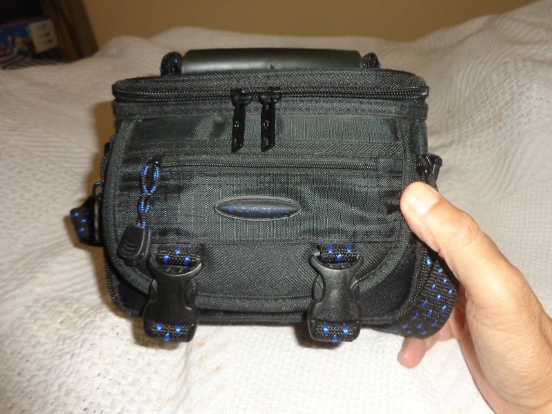samsonite camera bag. black. zipper closure, strap and handle