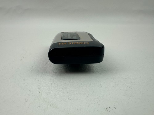 SONY SRF-S83 WALKMAN MEGA BASS FM AM COMPACT POCKET RADIO Used Tested - Picture 7 of 7