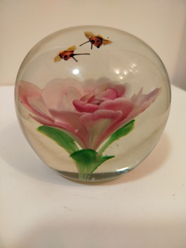 Vintage 1970's Pink Peony Flower Flying Bees Controlled Bubble Paperweight - Picture 13 of 24