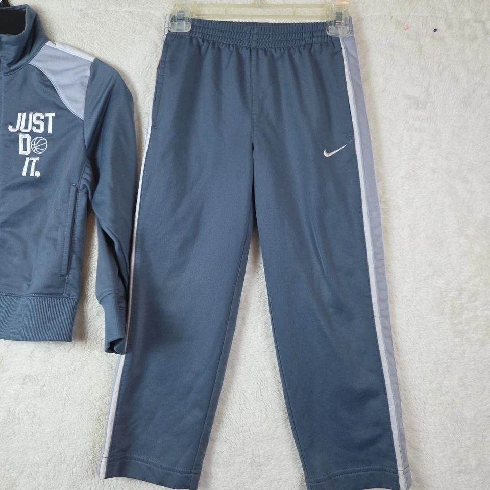 Traje de chándal para niños Nike 2 piezas gris Just Do It talla 5  Foto 3 de 4