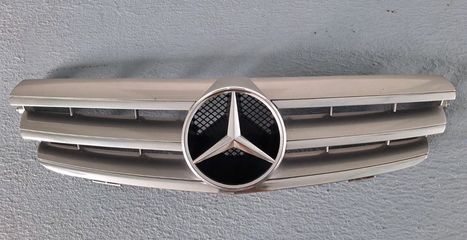 03 MERCEDES W209 CLK CLK350 CLK500 FRONT BUMPER GRILL GRILLE SILVER CHROME OEM - Image 4 of 4