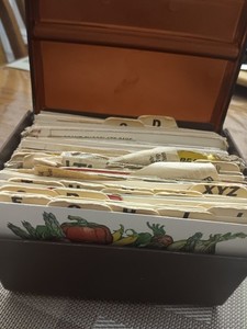 Vintage Handwritten/Typed Grandma Family Recipes with Box lot of 200+