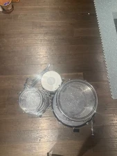 6 piece dw acrylic drum kit. Shells are good condition. Heads are heavily used.