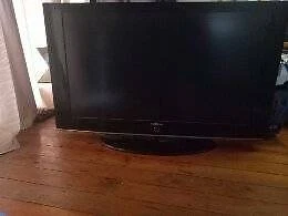 Samsung Hd 1080 Large Tv Including Wall Mount And Cabinet Tvs