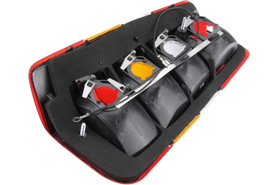 For 1981-1989 Volvo 245 Tail Light Right URO 1982 1983 1984 1985 1986 1987 1988 - Image 3 of 4