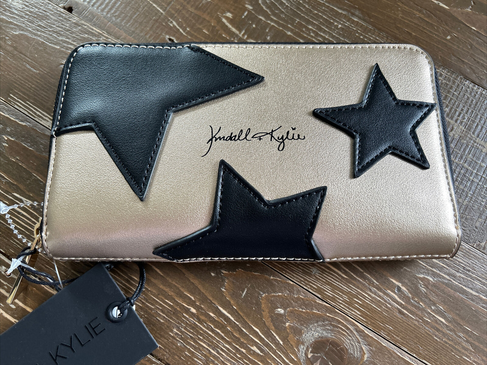 New KENDALL+ KYLIE Paparazzi Gold w/ Black Stars Wallet Zip Around Faux Leather