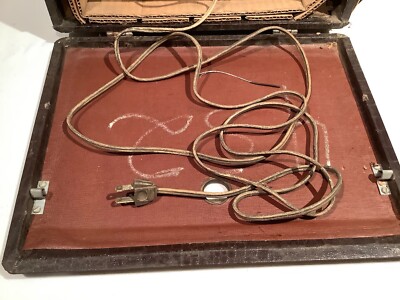 1940's-1950's ADMIRAL PORTABLE TUBE SUITCASE RADIO 6P32-6E1, PALM