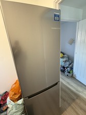 Brand New Bosch Free-standing Fridge-freezer With Freezer At Bottom (Kgn34nleag)