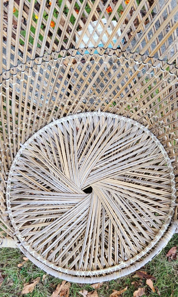 Silla Cottagecore Witchcore Mimbre Pavo Real Abanico Trono Boho Shabby Chic Excelente Foto 2 de 4