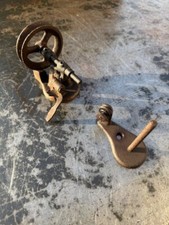 Vintage Cast Iron Sewing Machine Bobbin Winde...