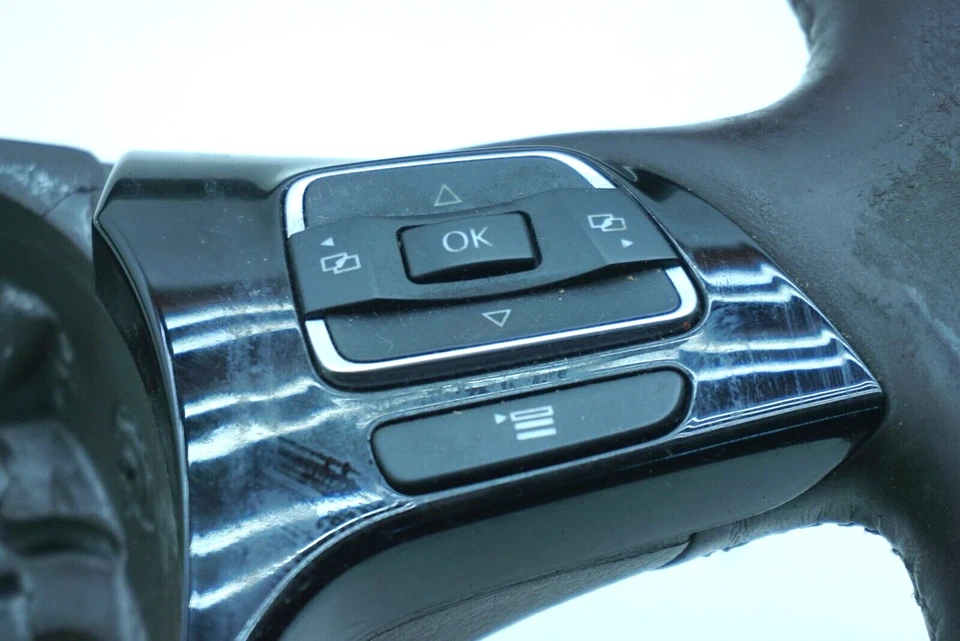 2011-2014 VOLKSWAGEN TOUAREG 3 SPOKE STEERING WHEEL W/ AUDIO PHONE SWITCH OEM - Image 3 of 4