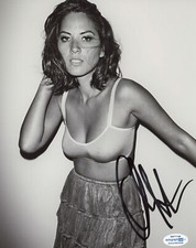Olivia Munn Sexy Autographed Signed 8x10 Photo COA 