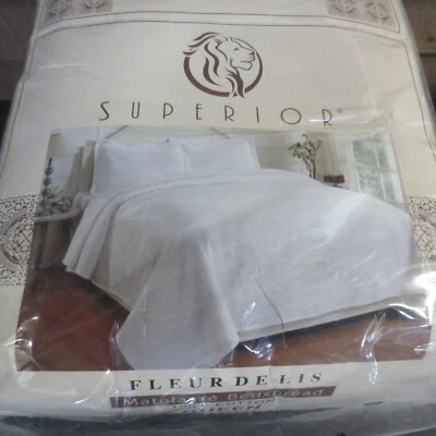 Fleur De Lis Medallion Matelasse Bedspread & Pillow Sham Set - IVORY - QUEEN - Image 1 of 3