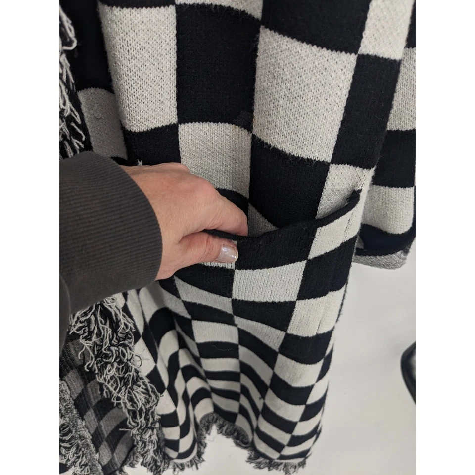 Dressed in Lala Cardigan 女式黑色白色 L/XL 方格长款条纹毛衣 — 第 4/4 张图片