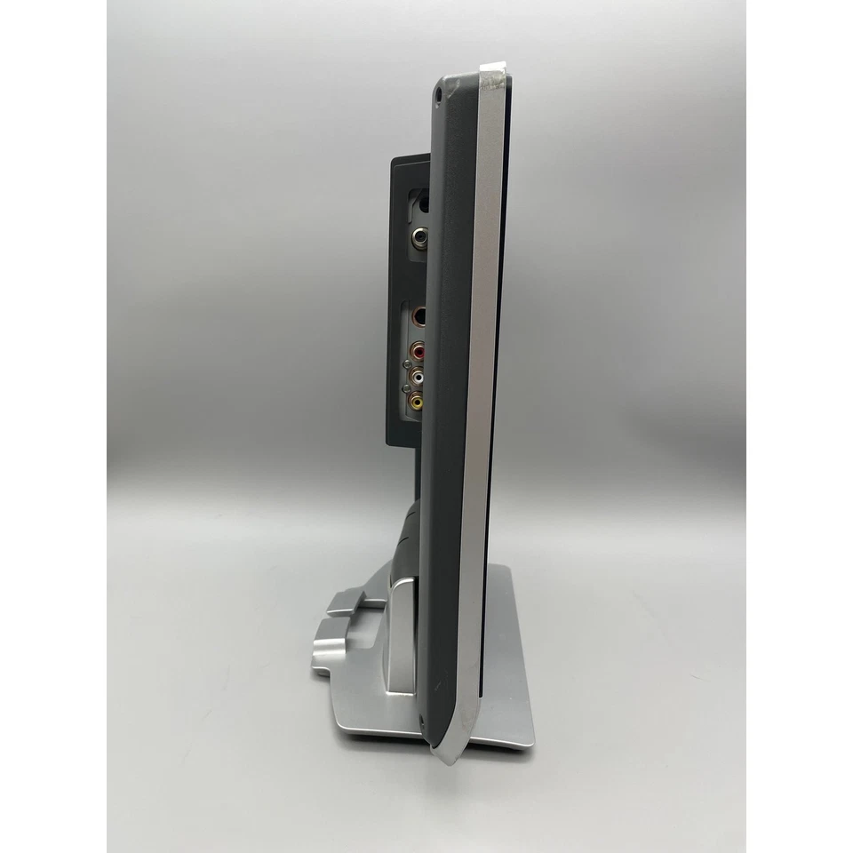 Philips 15PF5120/28 15 Inch Flat Screen HD TV / Monitor With Adapter And Remote - Image 3 of 4