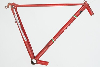 【SISANDI】TRIANGLE / H-CLASSIC stud - Pyramid Medium 3/8