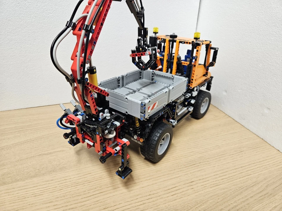 LEGO TECHNIC: Mercedes-Benz Unimog U400 (8110), vollständig, neue Sticker - Bild 3 von 4