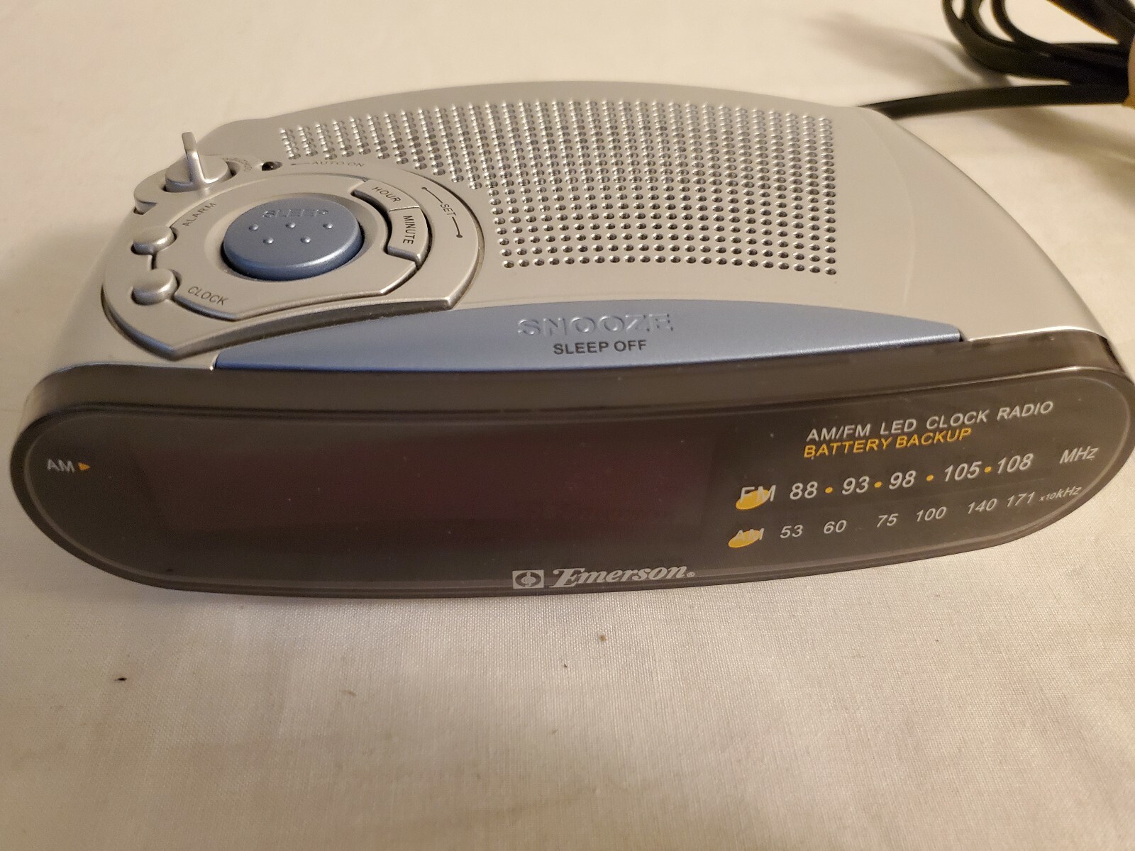 Emerson CK5029 AM/FM Digital LED Clock RadioSnoozeBattery Backup