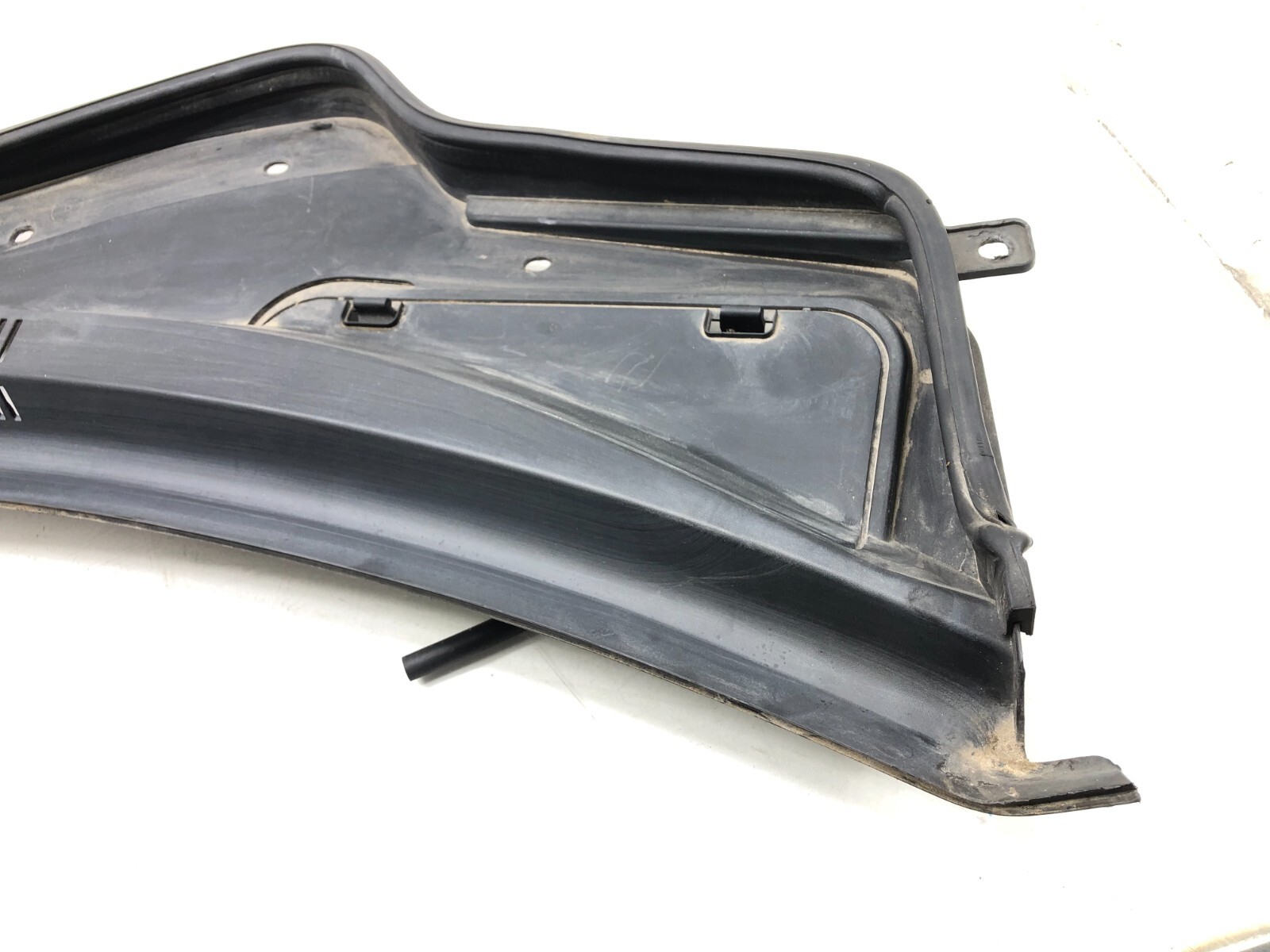 2014-2019 MASERATI GHIBLI SQ4 FRONT WINDSHIELD WIPER COWL PANEL OEM.